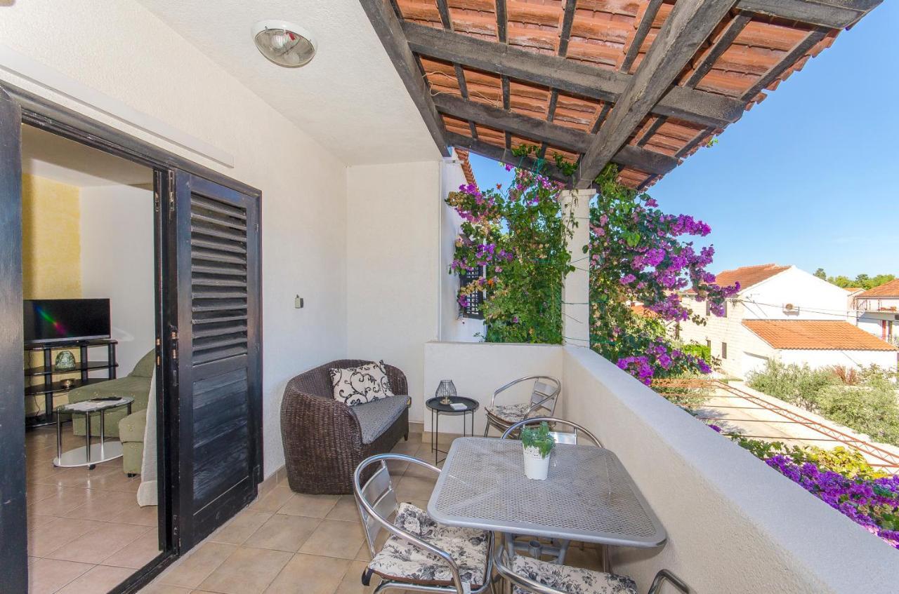 Apartments Derado Supetar Exterior photo